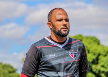 Goleiro Genivaldo se aposenta após 20 anos de carreira e assume coordenação da base do Ferrão