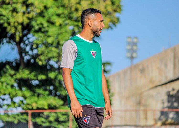 Recuperado, atacante Gabriel Silva volta a ser opção para Francisco Diá no Ferroviário