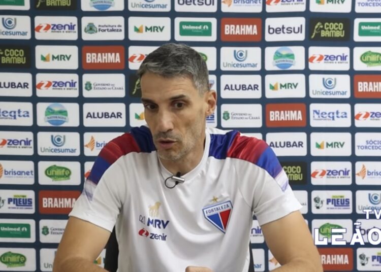 Vojvoda vê Fortaleza equilibrado contra CRB e ressalta variações da equipe durante confronto