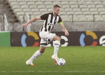 Recuperado de cirurgia no ombro, zagueiro Klaus volta aos treinos com bola,  em Porangabuçu