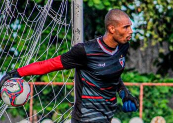 Após acordo, goleiro Serjão deixa o Ferroviário