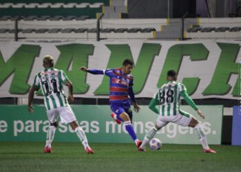 Fortaleza perde pênalti, cede empate ao Juventude e segue em terceiro na Série A