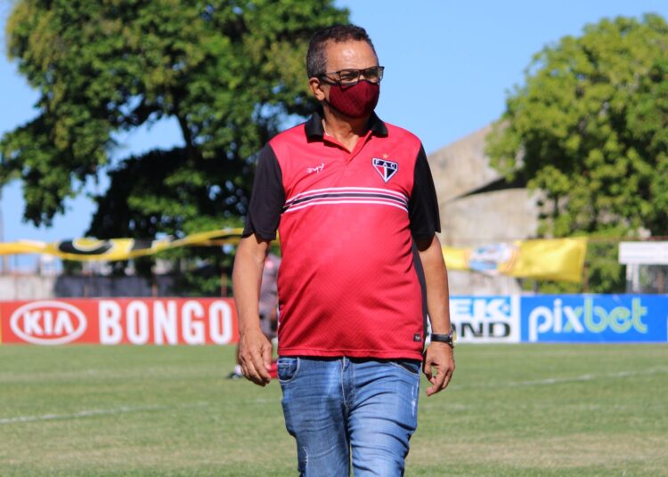 “Se não colocar pra dentro, não vai adiantar de nada”, diz Francisco Diá sobre seca de gols do Ferroviário