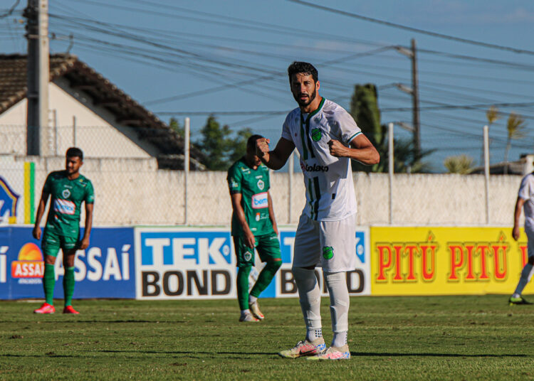 Floresta fica atrás no placar duas vezes, mas busca empate contra o Manaus pela Série C
