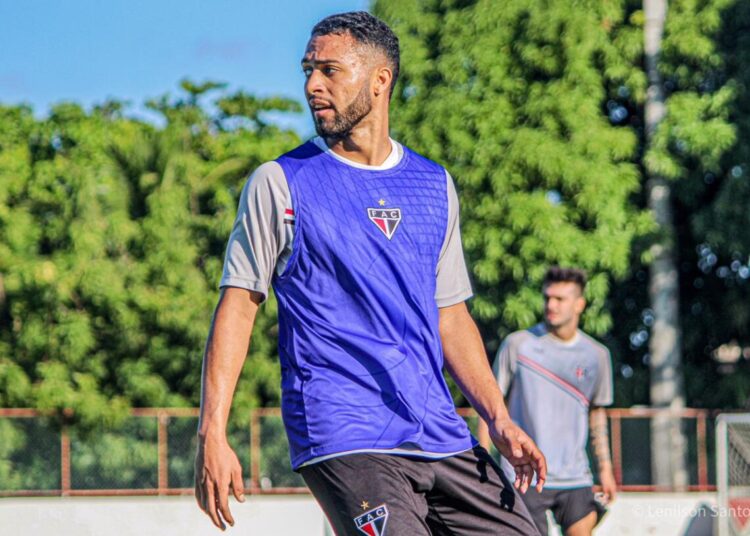 Atacante Gabriel Silva rompe ligamentos e desfalca Peixe por seis semanas