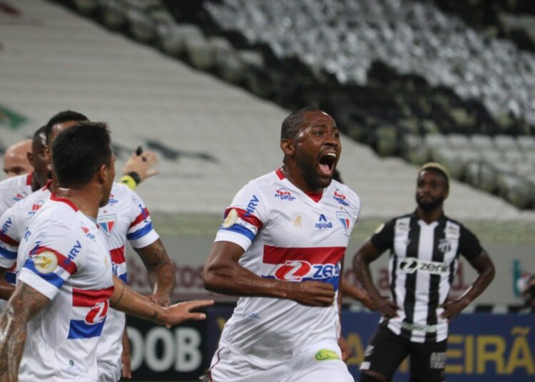 Tinga garante foco na Copa do Brasil após derrota no Clássico-Rei: “pensamento é no CRB”