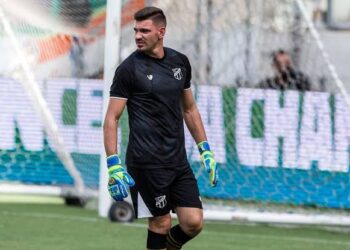 Goleiro João Ricardo passa por artroscopia e volta ao departamento médico do Ceará