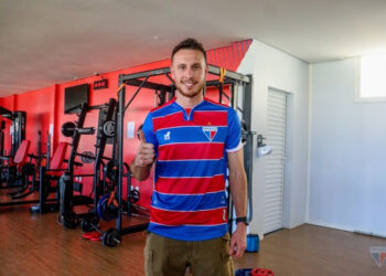 Em apresentação, Ángelo Henríquez projeta passagem pelo Leão: “vai ser um lugar importante na minha carreira”
