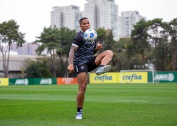 No CT do Palmeiras, Ceará realiza treino de apronto para enfrentar o Corinthians