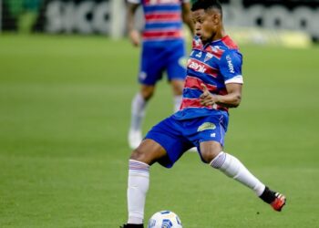 Jussa diz não ver surpresa em campanha do Fortaleza e mira alto: “evoluir para buscar o título!”