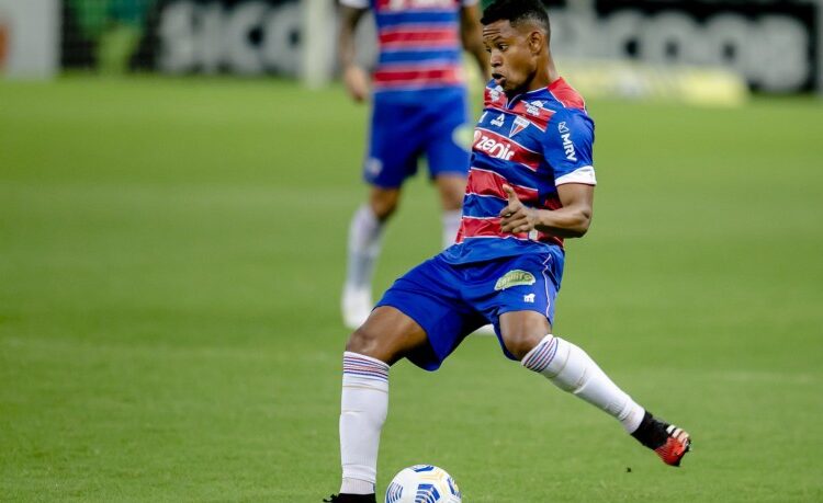 Jussa diz não ver surpresa em campanha do Fortaleza e mira alto: “evoluir para buscar o título!”