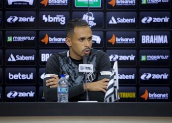 Lima se diz preparado para atuar na meia e comenta críticas ao setor ofensivo do Ceará