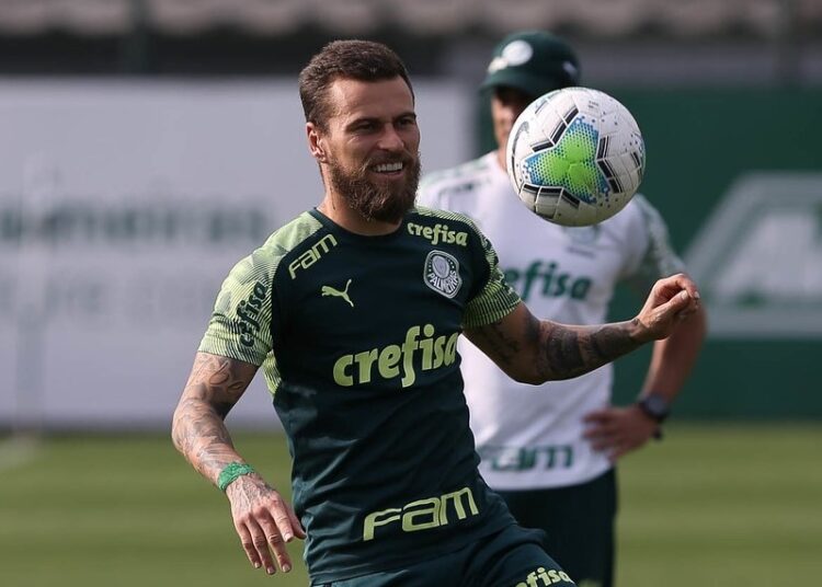 Lucas Lima está acertado com o Fortaleza e aguarda liberação do Palmeiras, diz jornalista