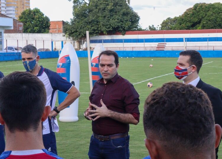 Marcelo Paz tranquiliza sobre Vojvoda no Fortaleza: “vamos seguir juntos”