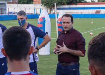 Marcelo Paz tranquiliza sobre Vojvoda no Fortaleza: “vamos seguir juntos”