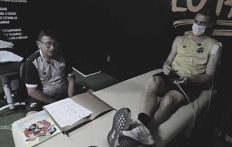 Massagista do Ceará aprende a ler com ajuda do zagueiro Klaus: “nova oportunidade”