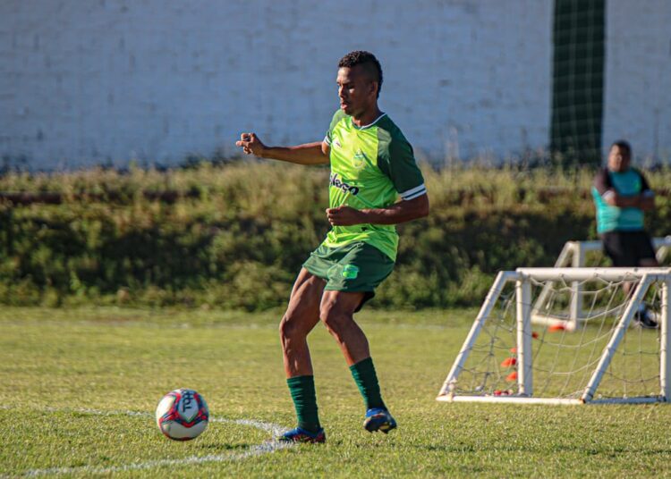Atacante Núbio Flávio rescinde com o Floresta e comenta saída: “sensação de dever cumprido”