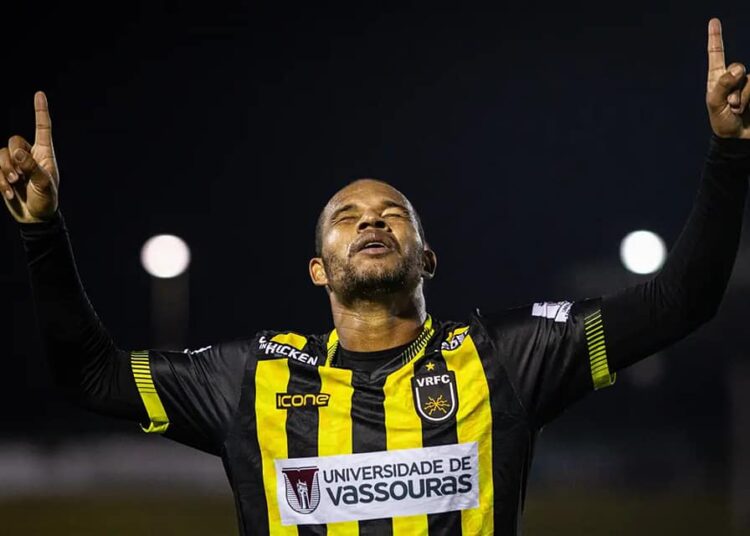 Olávio marca novamente pelo Volta Redonda e chega a 24 gols na temporada