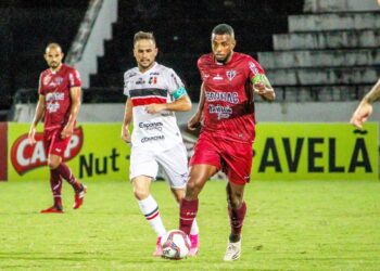 Ferroviário empata sem gols com o lanterna Santa Cruz e desperdiça chance de voltar ao G4