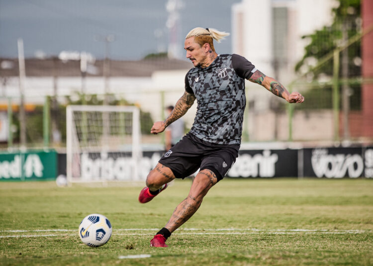 Ceará retoma trabalhos de olho no jogo contra o Flamengo; Vina volta após suspensão