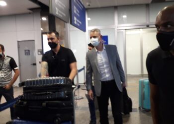 Tiago Nunes desembarca em Fortaleza e já comanda treino no período da tarde