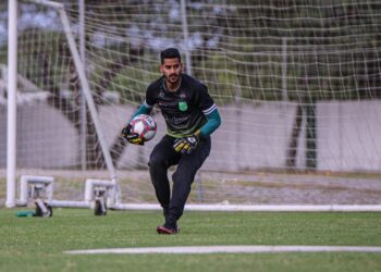 Após demitir Leston Júnior,  Floresta rescinde contrato de quatro atletas