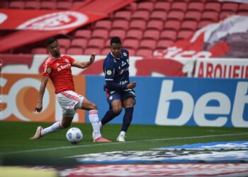 Fortaleza abusa de perder gols e é derrotado nos acréscimos, pelo Inter, no Beira-Rio