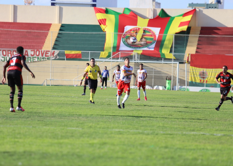 Em tarde de Carlão, Atlético vence Juazeirense nos pênaltis e está nas oitavas de final da Série D