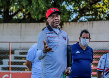 Anderson Batatais é apresentado oficialmente no Ferroviário e mira vitória diante do Paysandu para tirar Ferrão da crise