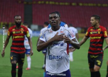 Benevenuto marca de cabeça, Fortaleza vence o Sport e assume o terceiro lugar no Brasileirão