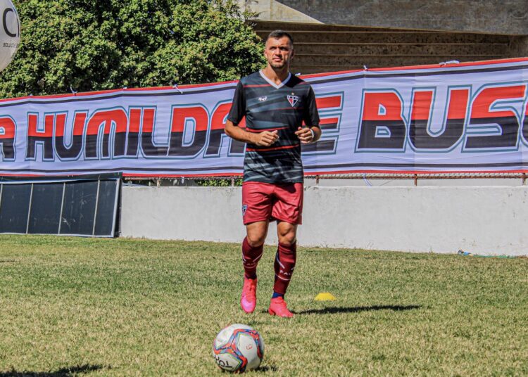 “Não estou satisfeito, sei que posso render muito mais”, diz Edson Cariús sobre seu momento pelo Ferroviário