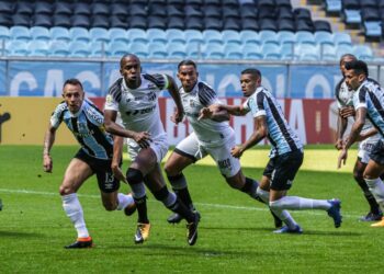 Ceará joga mal e sofre derrota para o Grêmio na estreia de Tiago Nunes