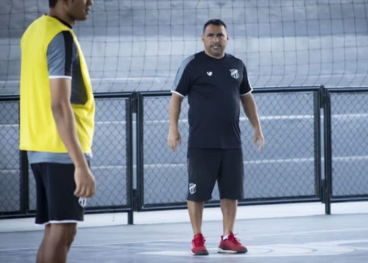 Técnico Deividy Hadson ressalta equilíbrio mental para conquistar Taça Brasil de Futsal