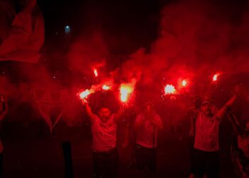 Torcida do Ferroviário incentiva elenco antes de viagem para Manaus