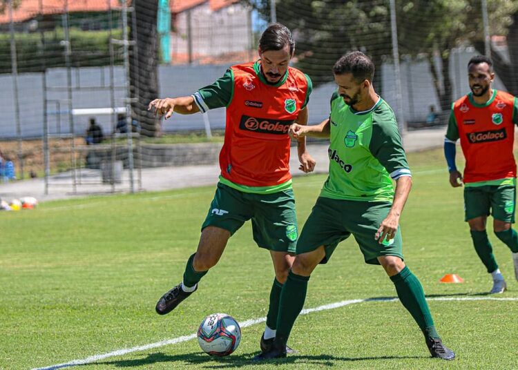 Floresta encerra preparação para confronto direto contra o Altos, neste sábado (4), pela Série C