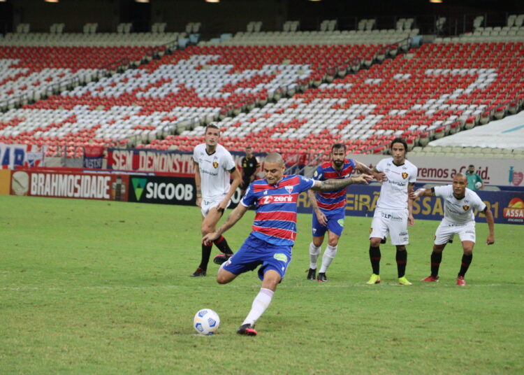 Sistema de irrigação da Ilha do Retiro sofre rompimento e Sport x Fortaleza será na Arena Pernambuco