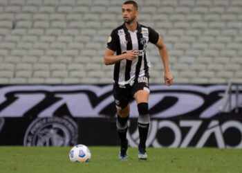 Zagueiro Gabriel Lacerda renova com o Ceará até o fim de 2024