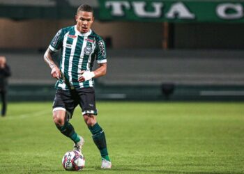 Ceará negocia contratação do lateral-direito Igor, do Coritiba