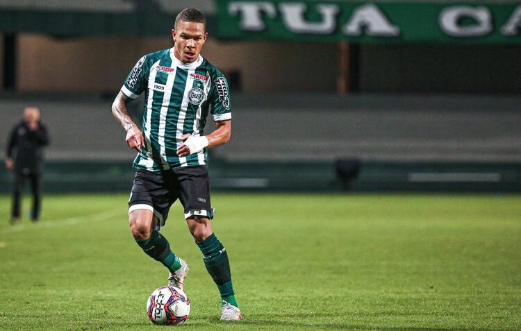 Ceará negocia contratação do lateral-direito Igor, do Coritiba