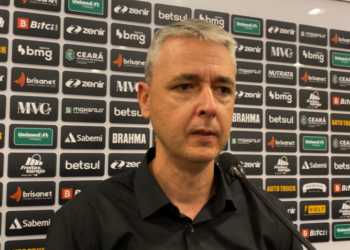 Tiago Nunes aponta evolução do Ceará e elogia atuação de Vina na vitória contra a Chape