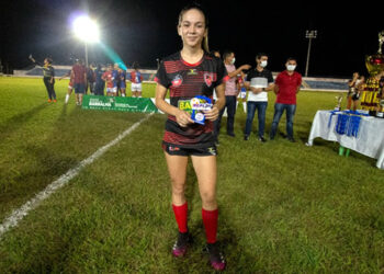 Sobrinha de Ronaldo, Kaká Angelim brilha no futebol feminino e faz gol idêntico ao do tio: “incentivo tá no sangue”