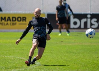 Volante Marlon projeta vencer os dois próximos jogos em casa para Ceará dar salto na tabela