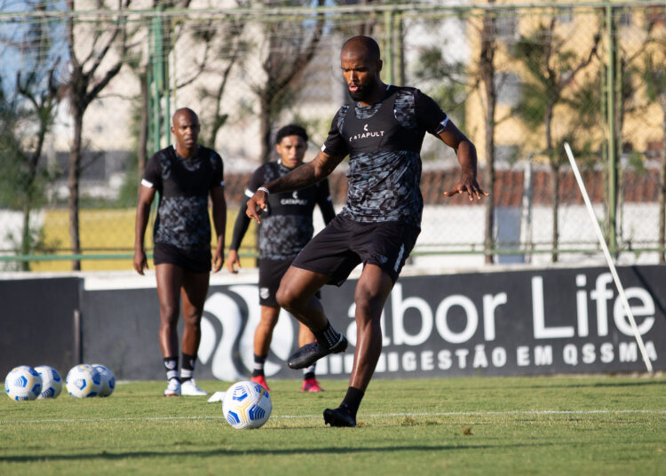 Com desfalque na defesa, Ceará se reapresenta de olho no duelo contra a Chapecoense