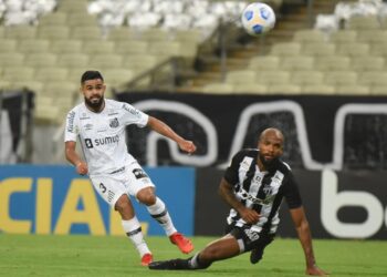 Ceará e Santos empatam sem gols em jogo de pouca inspiração e com pênalti perdido por Marinho