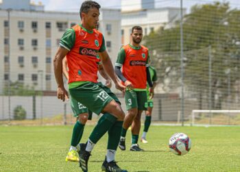 Buscando assegurar a permanência na Série C, Floresta recebe Volta Redonda neste sábado (18)