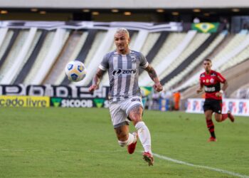 Vina comenta sobre expectativa para estreia de Tiago Nunes pelo Ceará: “fazer um grande jogo”