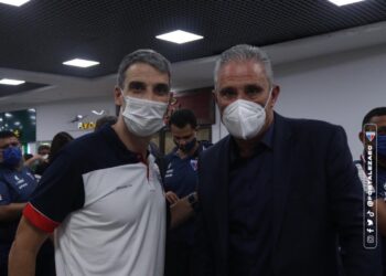 Futebol, tática e saudade da família: Tite revela assuntos da conversa com Vojvoda