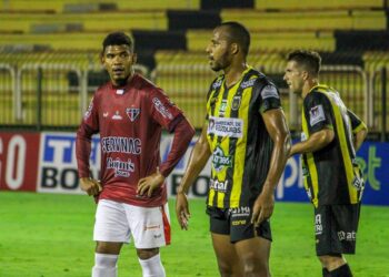 Em confronto direto pelo G4, Ferroviário é derrotado pelo Volta Redonda e chega a sete jogos sem vencer
