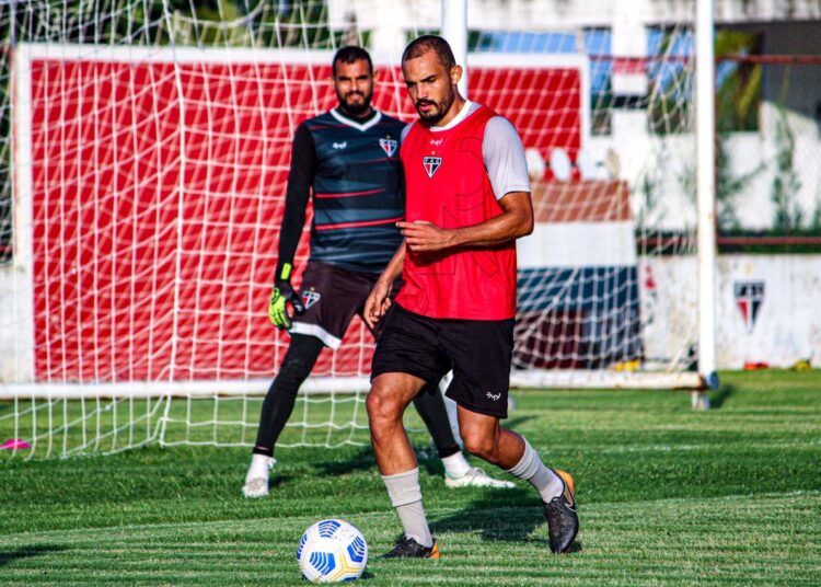 Zagueiro Vitão ressalta importância da partida contra o Paysandu: “uma final pra gente”