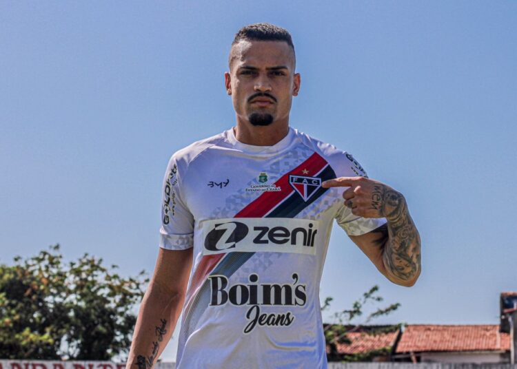 Ferroviário anuncia contratação do volante Lucas Gonçalves